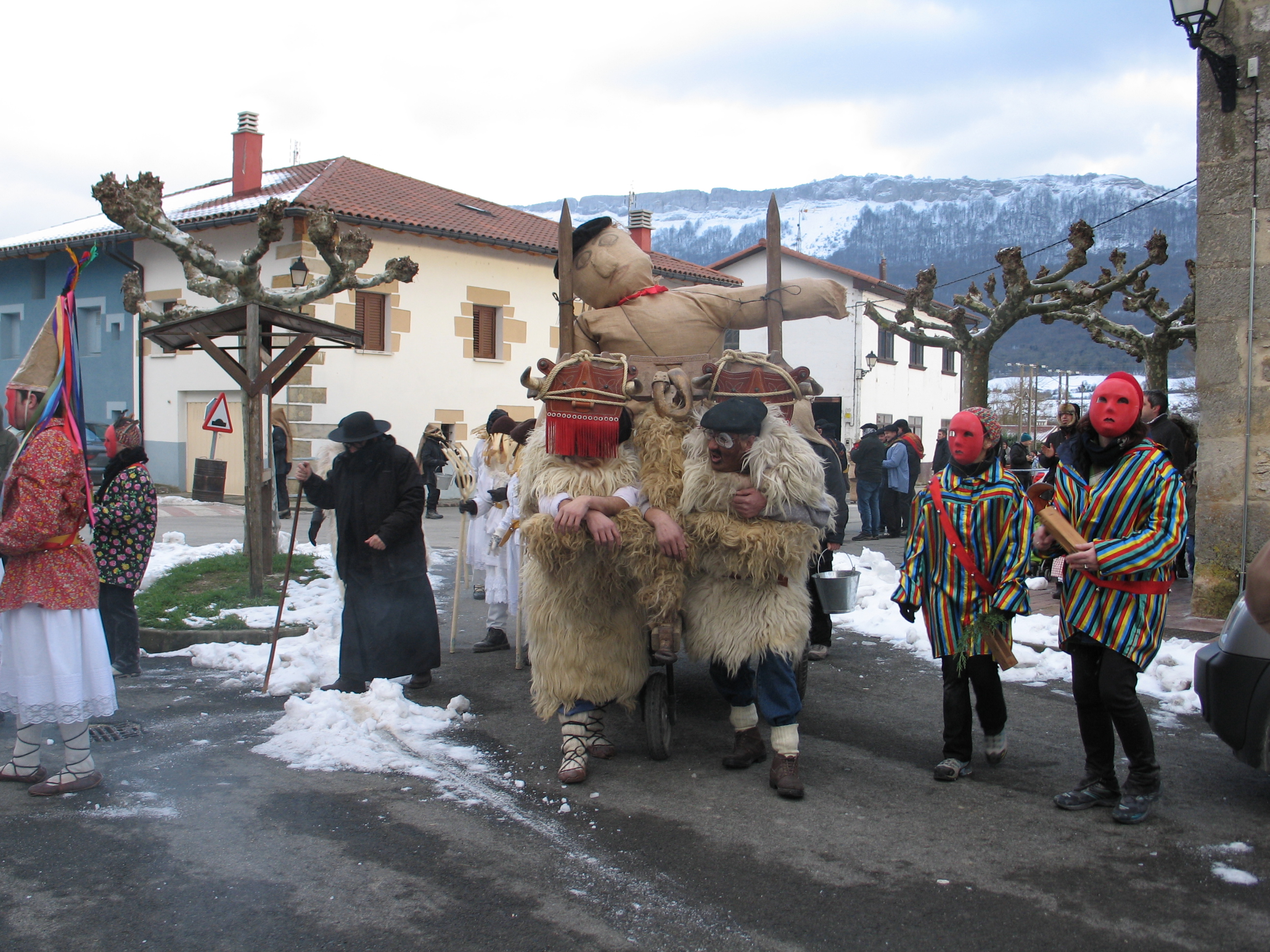 22. Egino. inauteriak. Lastozko gizona gurdian